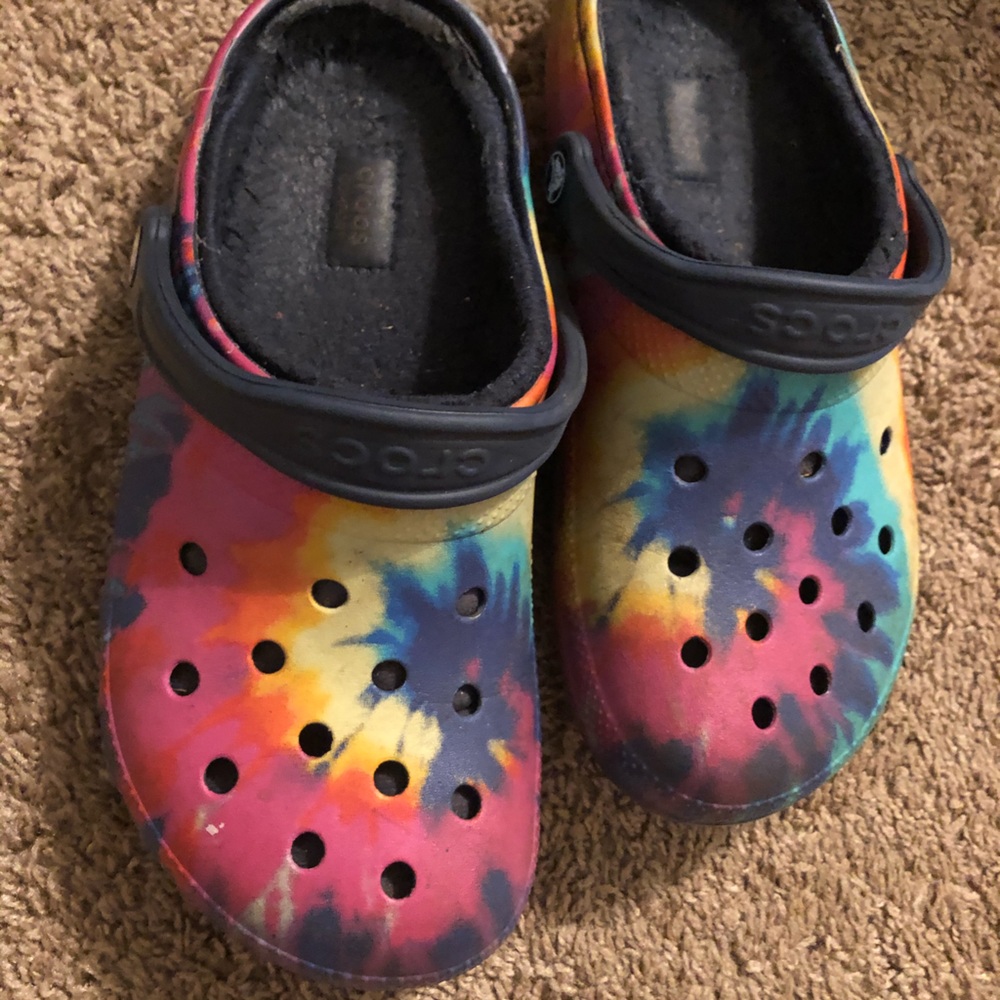 Fur tie dye crocs